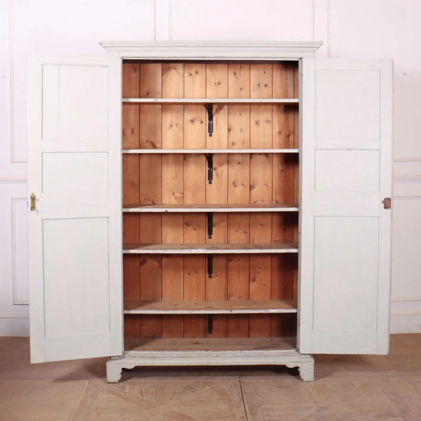 Skandinavischer Wäscheschrank, 19. Jh