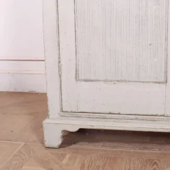 Skandinavischer Wäscheschrank, 19. Jh