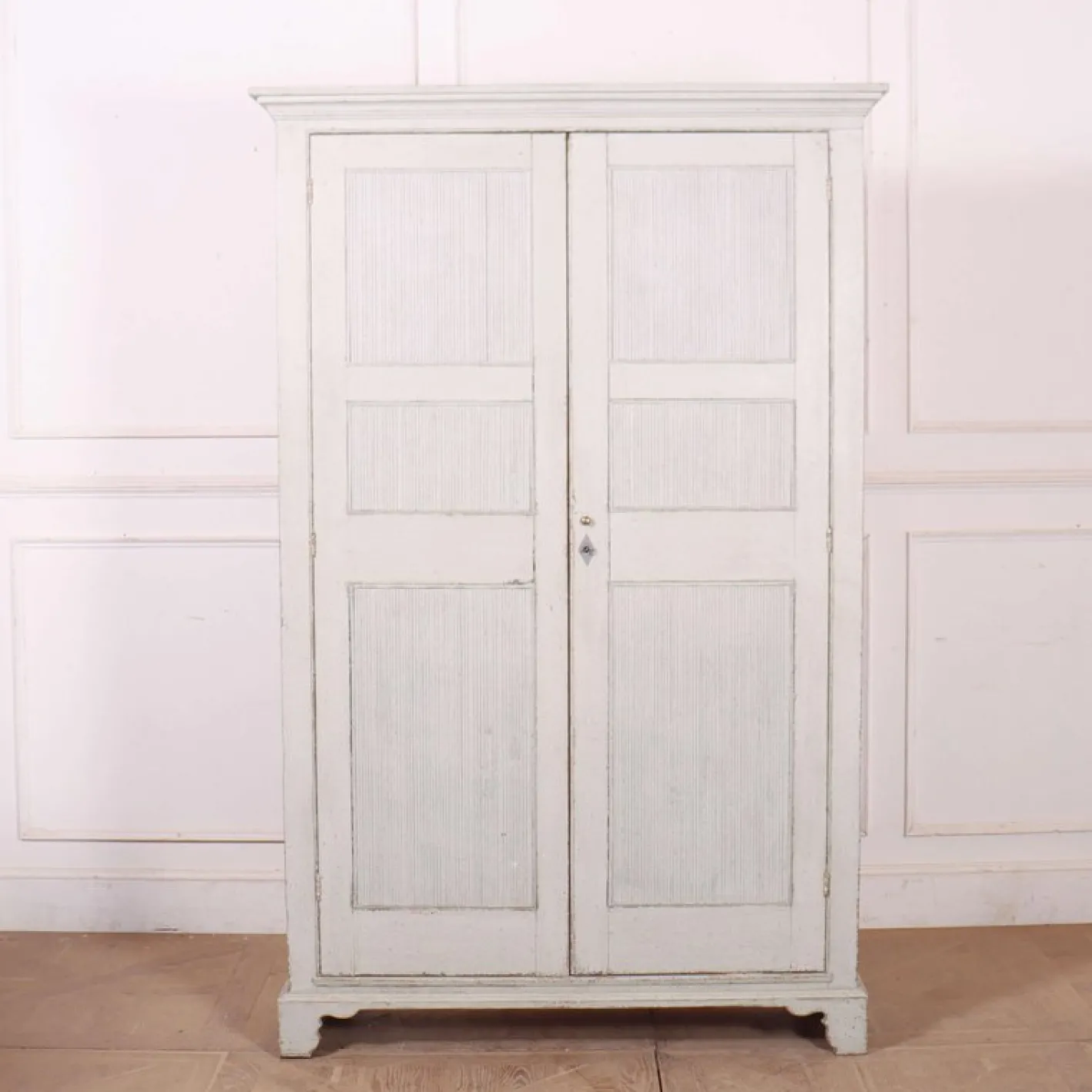Skandinavischer Wäscheschrank, 19. Jh