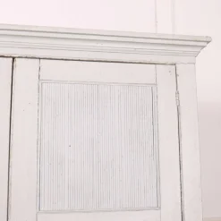 Skandinavischer Wäscheschrank, 19. Jh