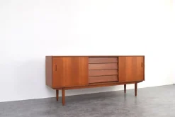 Skandinavisches Mid-Century Modern Sideboard aus Teak von Nils Jonsson für PS Heggen, 1960er