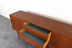 Skandinavisches Mid-Century Modern Sideboard aus Teak von Nils Jonsson für PS Heggen, 1960er