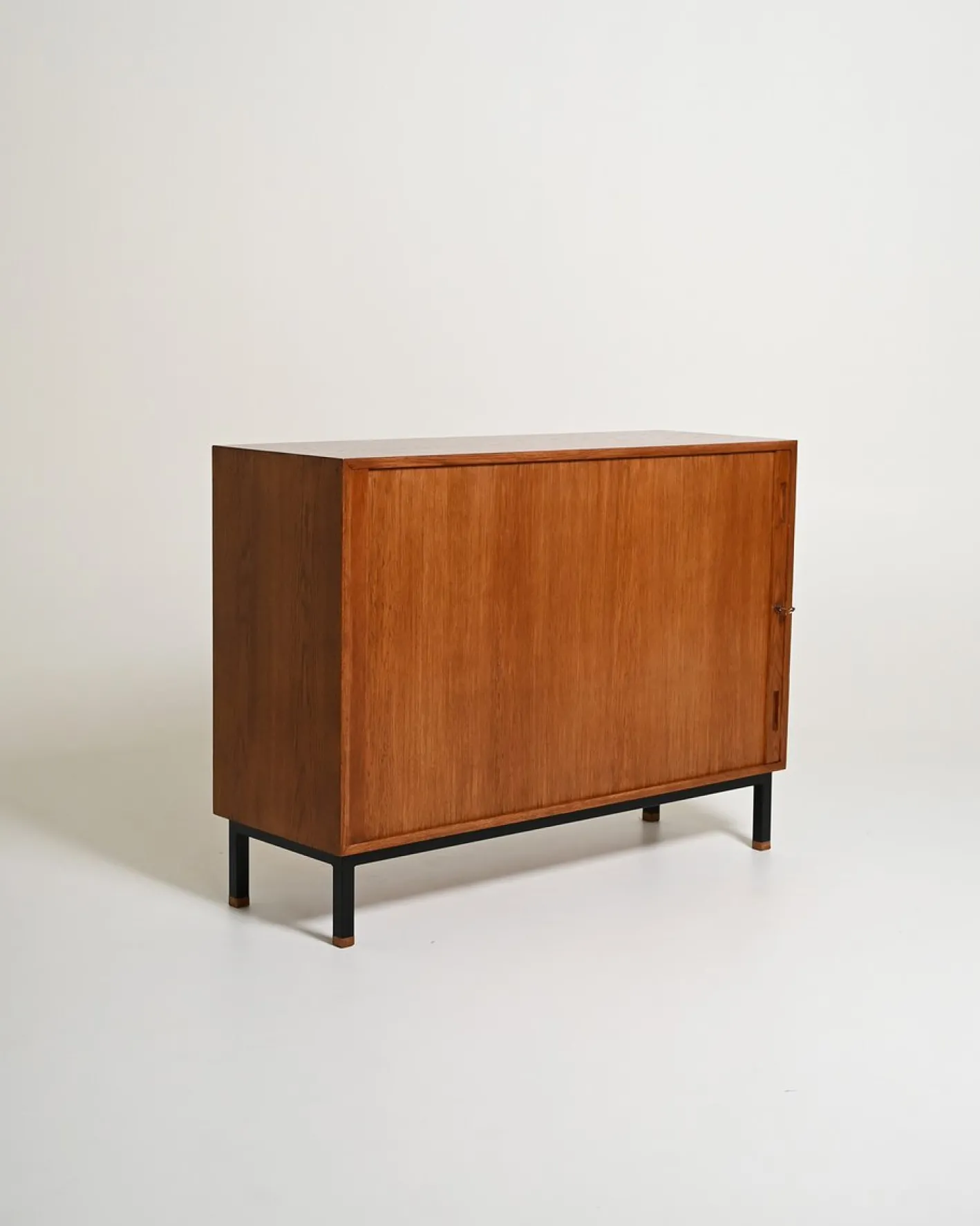 Skandinavisches Vintage Sideboard aus Eiche mit Rolltür, 1960er