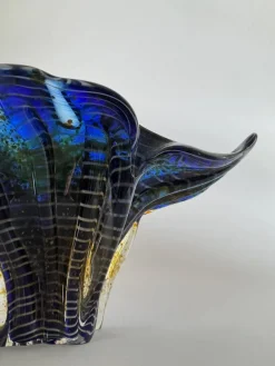 Skulpturale Kobaltblaue Tafelaufsatzschale aus Kunstglas von Egermann, 1980er