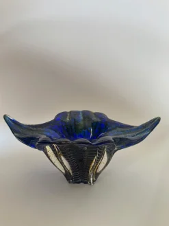 Skulpturale Kobaltblaue Tafelaufsatzschale aus Kunstglas von Egermann, 1980er