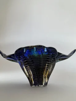 Skulpturale Kobaltblaue Tafelaufsatzschale aus Kunstglas von Egermann, 1980er
