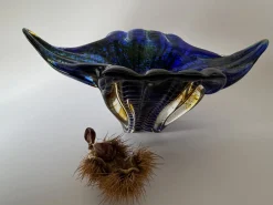 Skulpturale Kobaltblaue Tafelaufsatzschale aus Kunstglas von Egermann, 1980er