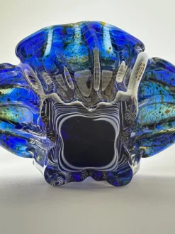 Skulpturale Kobaltblaue Tafelaufsatzschale aus Kunstglas von Egermann, 1980er
