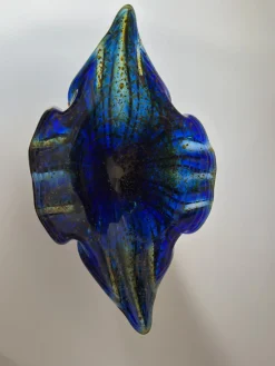 Skulpturale Kobaltblaue Tafelaufsatzschale aus Kunstglas von Egermann, 1980er