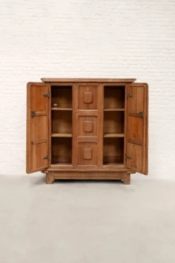 Skulpturaler Eichenholz Schrank mit Organischen Reliefplatten, 1940er