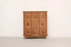 Skulpturaler Eichenholz Schrank mit Organischen Reliefplatten, 1940er