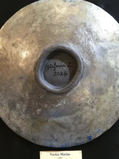 Skulpturaler Sea Vortex Tafelaufsatz aus Raku Keramik, 2024