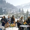 Slim Aarons, Getränke bei Gstaad, C-Print Fotografie