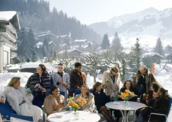 Slim Aarons, Getränke bei Gstaad, C-Print Fotografie