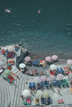 Slim Aarons, Positano Beach, Estate Stamped Fotodruck, 1979/2020er