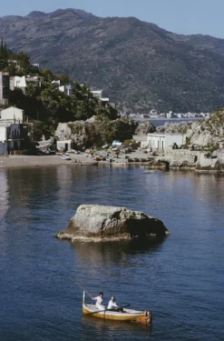 Slim Aarons, Taormina, 2026, Limited Edition Estate Stamped Archival Pigment Druck