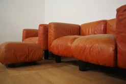 Sofas und Poufs aus Orangefarbenem Leder Marius & Marius von Mario Marenco für Arflex, 1970er, 3er Set