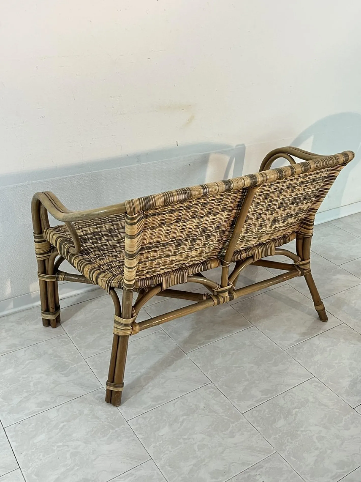 Sofa und Sessel aus Korbgeflecht mit Couchtisch, 1960er, 4er Set