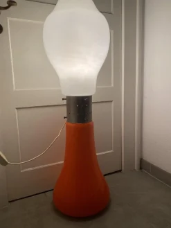 Space Age Stehlampe mit Lippenstift von Mazzega, Italien