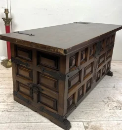 Spanische Deckenkommode im Barockstil, 1950er
