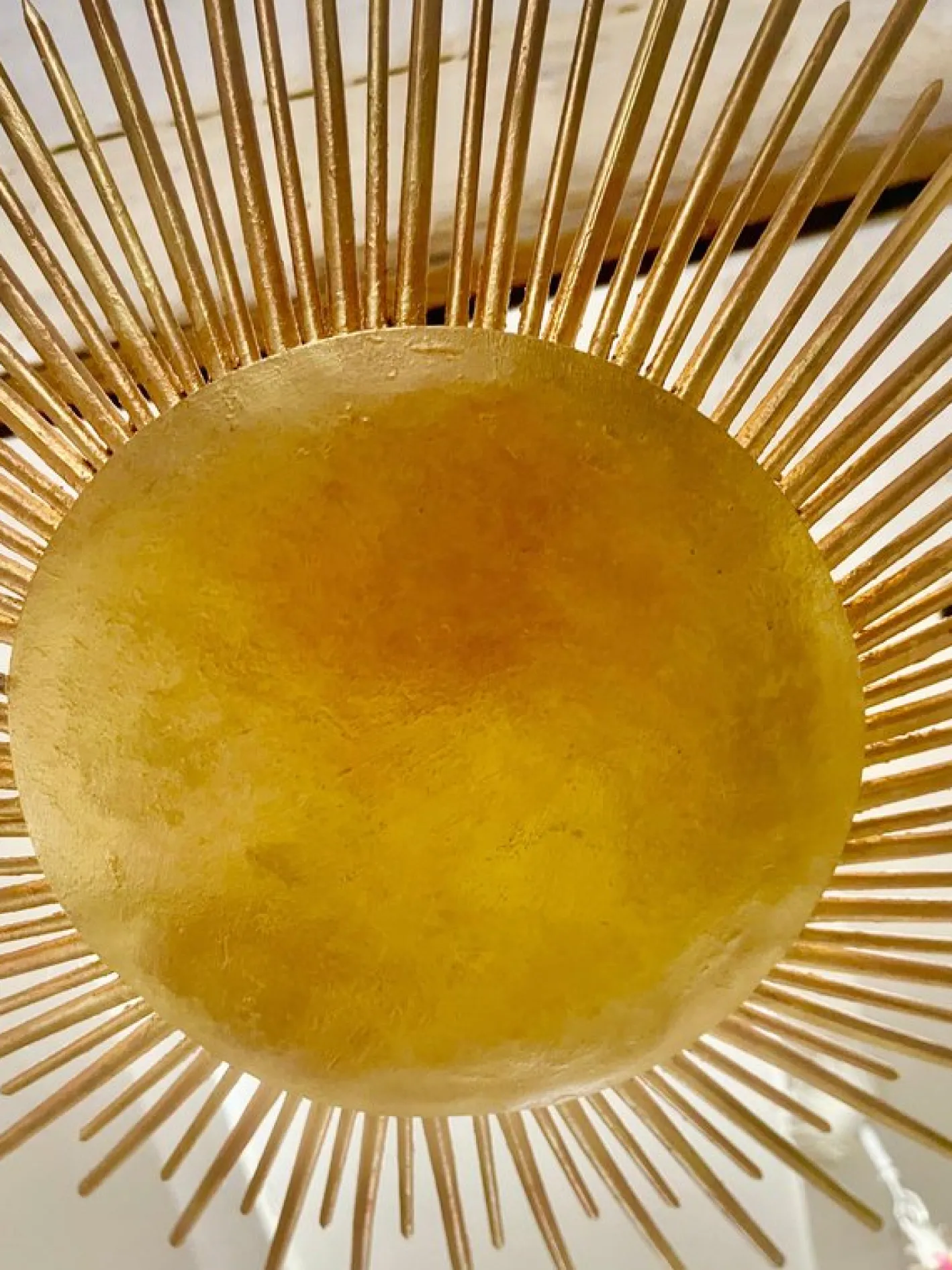 Spanische Solar Crown Sonnen Wandlampe aus Vergoldetem Metall, 1950