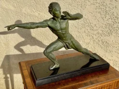 Spelter & Marmorskulptur von Jean De Roncourt, 1930