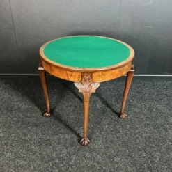Spieltisch aus Nussholz, 1925