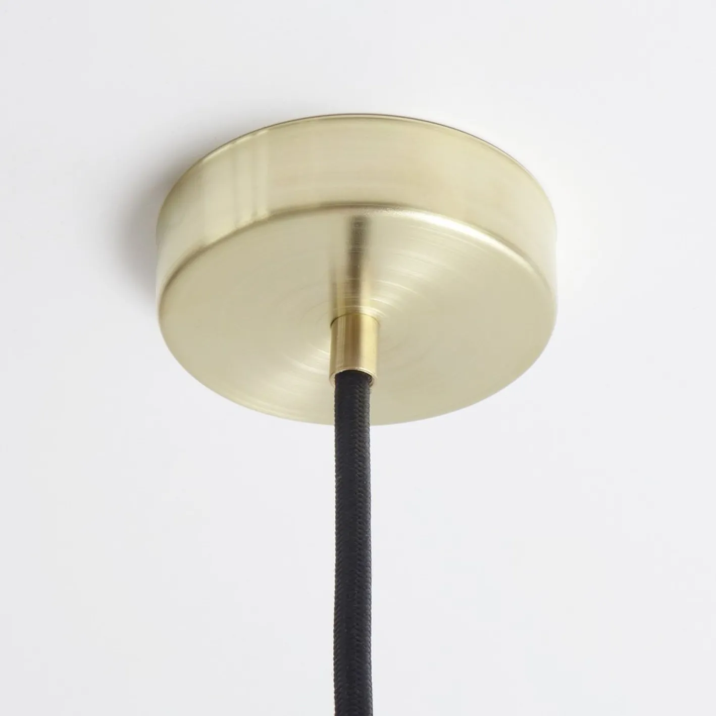Spinode Minimale Hängelampe im modernen Design mit flacher Messingscheibe von Balance Lamp