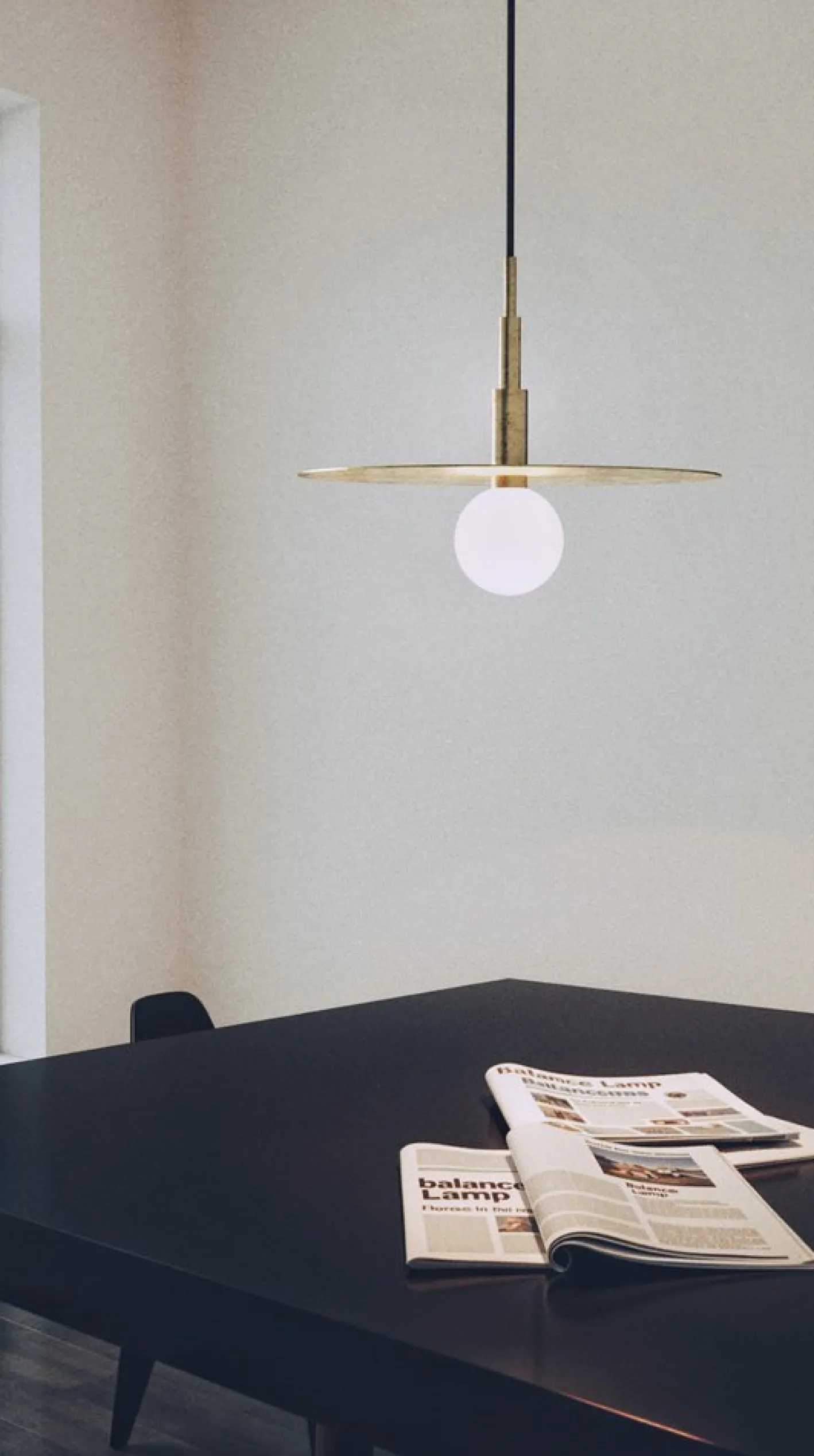 Spinode Minimale Hängelampe im modernen Design mit flacher Messingscheibe von Balance Lamp
