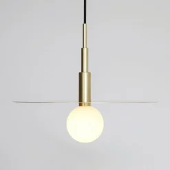 Spinode Minimale Hängelampe im modernen Design mit flacher Messingscheibe von Balance Lamp