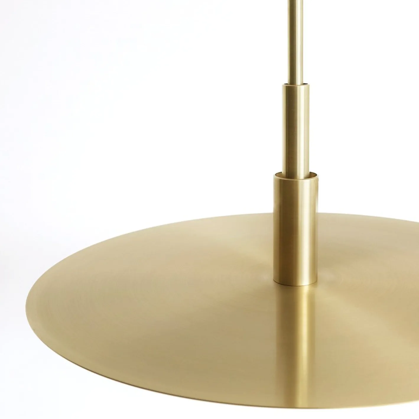 Spinode Minimale Hängelampe im modernen Design mit flacher Messingscheibe von Balance Lamp