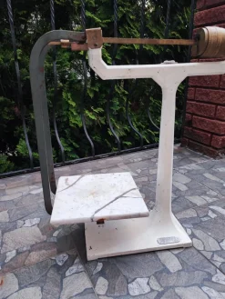 Standwaage aus Messing, 1920er