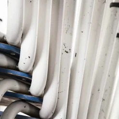 Stapelbarer blauer Esszimmerstuhl von Thonet, 1970