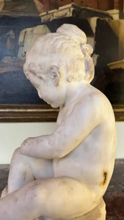 Statuette Kleines Mädchen, Spätes 18. Jh., Marmor