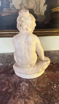 Statuette Kleines Mädchen, Spätes 18. Jh., Marmor