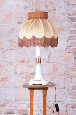 Österreichische Art Deco Tischlampe aus Keramik mit Stoffschirm, 1910er
