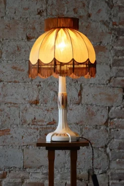 Österreichische Art Deco Tischlampe aus Keramik mit Stoffschirm, 1910er
