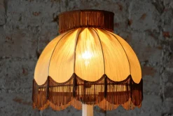 Österreichische Art Deco Tischlampe aus Keramik mit Stoffschirm, 1910er