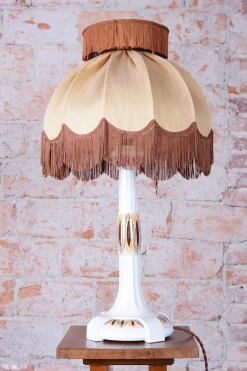 Österreichische Art Deco Tischlampe aus Keramik mit Stoffschirm, 1910er