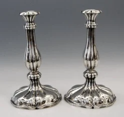 Österreichische Silberkerzenhalter mit 13 Lots von Meister J.Wiederspoeck, Wien, 1855, 2er Set