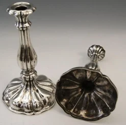 Österreichische Silberkerzenhalter mit 13 Lots von Meister J.Wiederspoeck, Wien, 1855, 2er Set