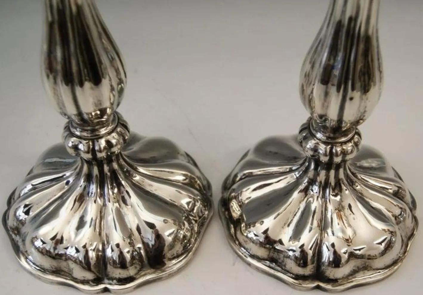 Österreichische Silberkerzenhalter mit 13 Lots von Meister J.Wiederspoeck, Wien, 1855, 2er Set