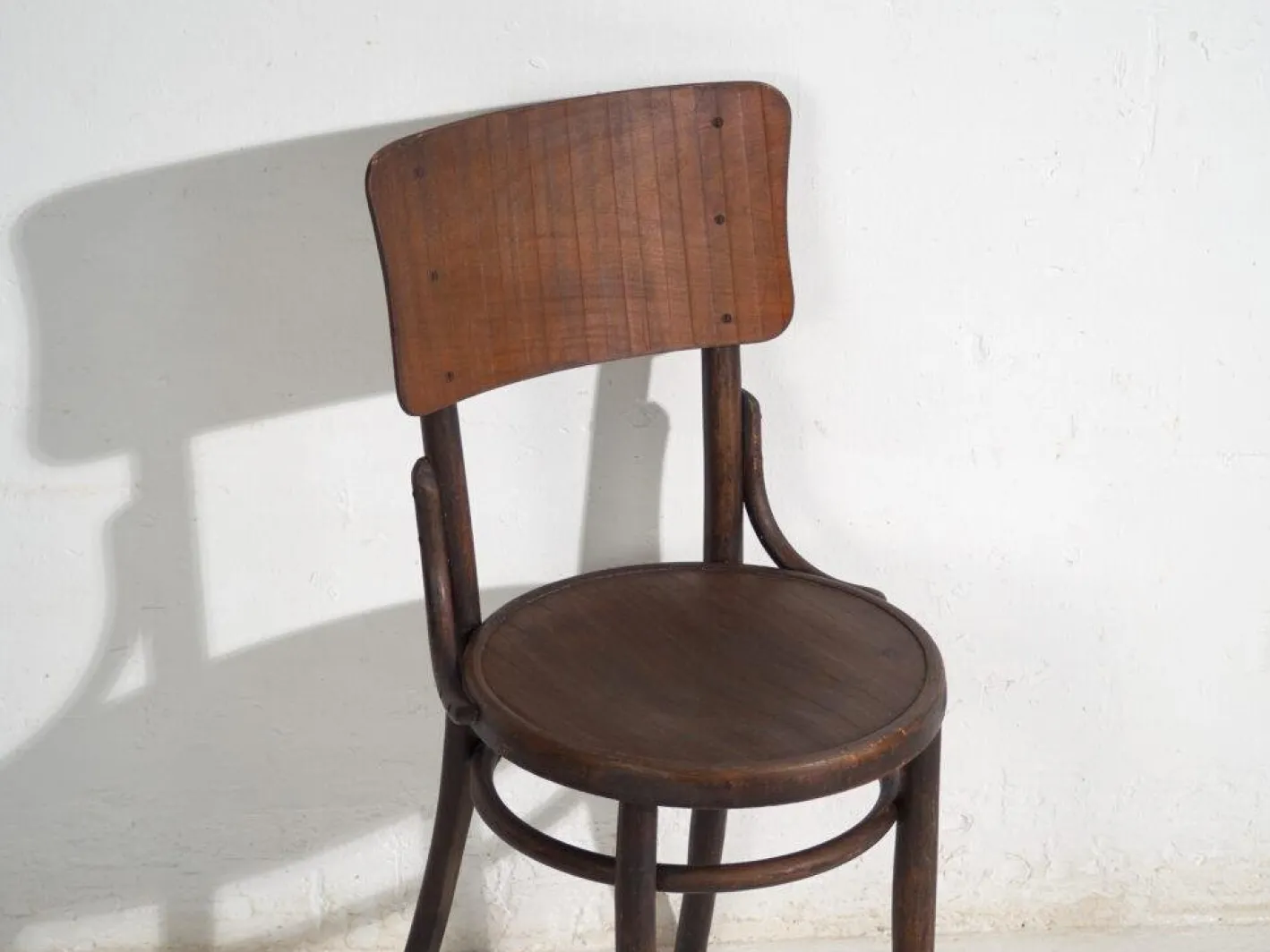 Stühle aus Bugholz mit geschwungenen Rückenlehnen von Mundus, Central Europe, 1920er, 2er Set