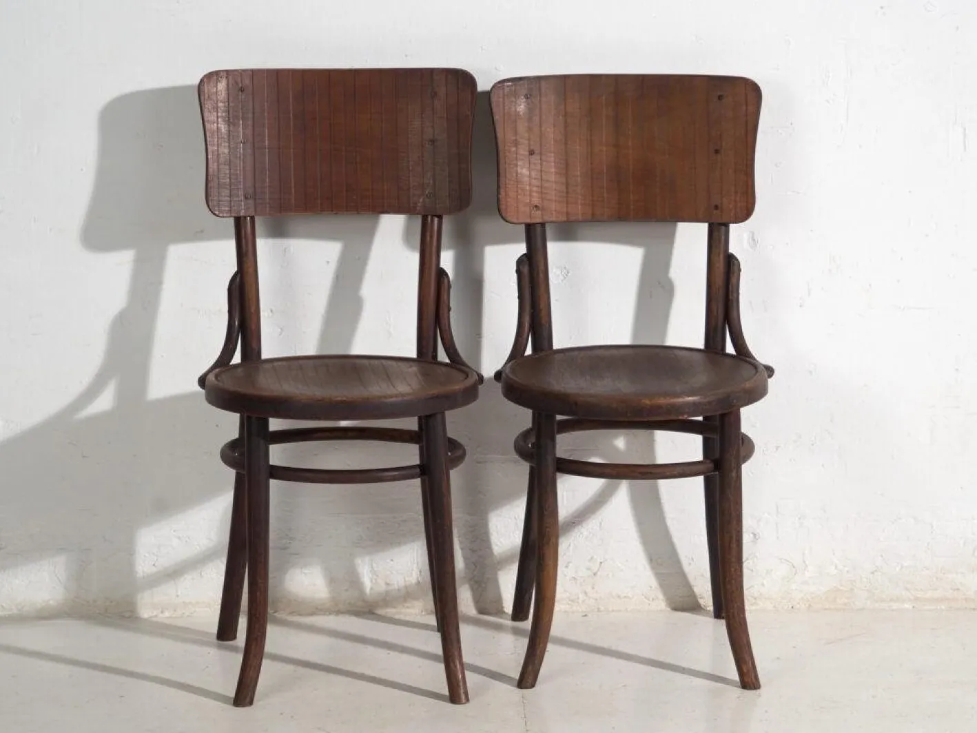 Stühle aus Bugholz mit geschwungenen Rückenlehnen von Mundus, Central Europe, 1920er, 2er Set