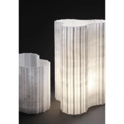 Stripes A4 Tischlampe aus weißem Afyon Marmor von Bufalini Marmi