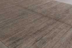 Strukturierter Teppich in neutralem Taupe und Grau von Rug&Kilim