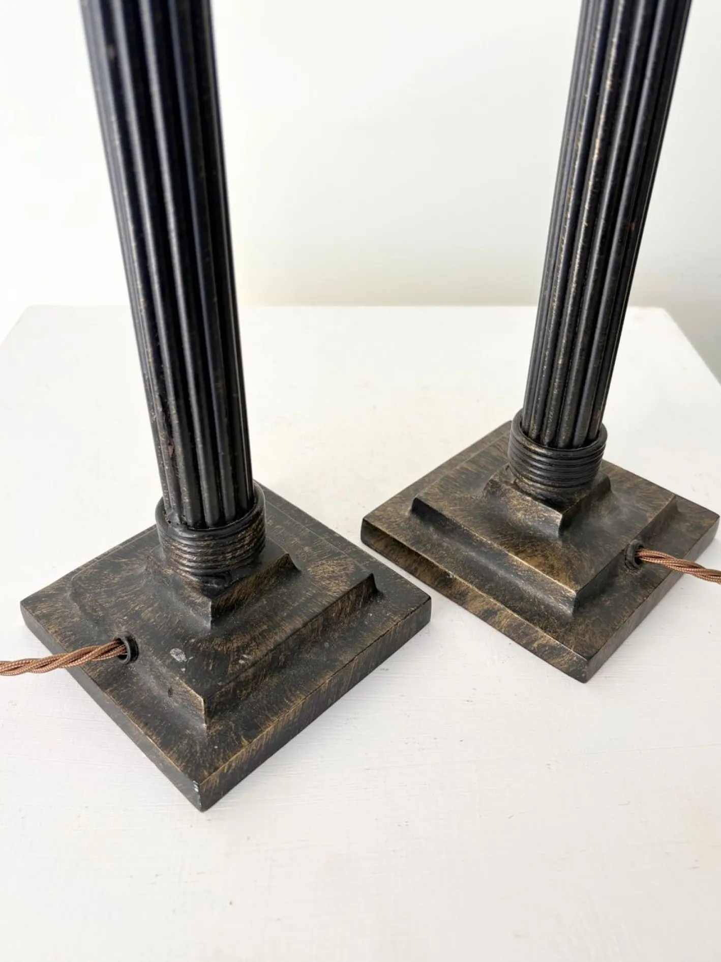 Säulenlampen aus gegossenem Metall mit geriffelten Details, 1980er, 2er Set