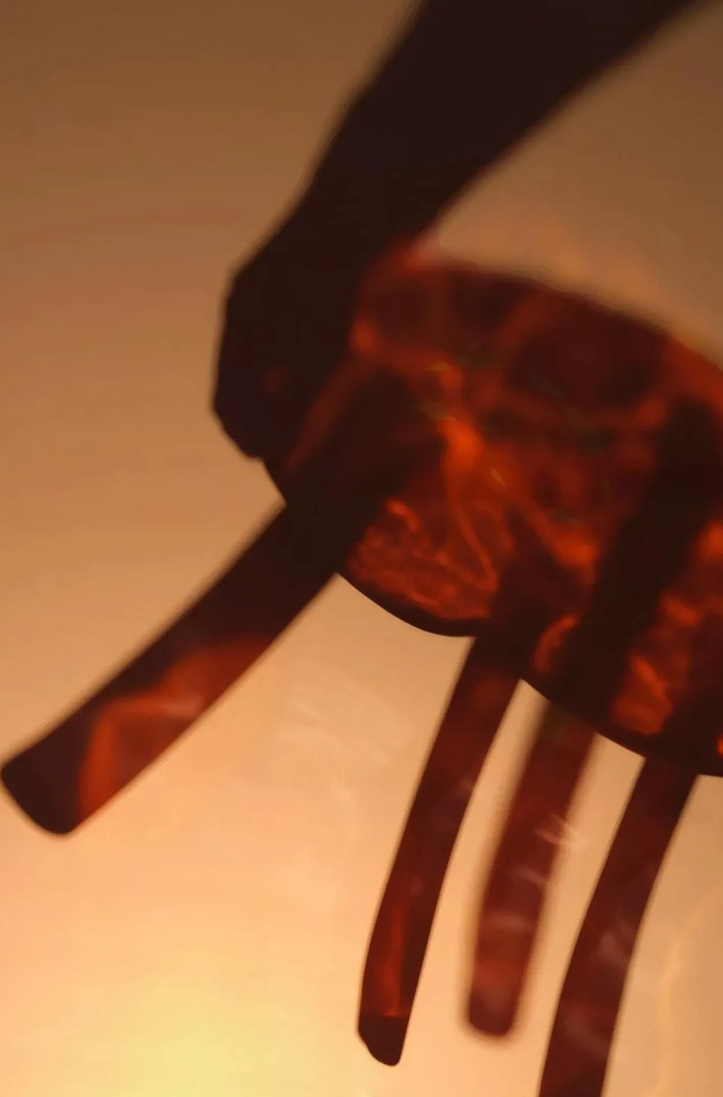 Sunburst Lung 2.0 Beistelltisch aus handgeschichtetem Harz von Szymon Keller