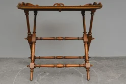 Tabletttisch aus Eiche aus dem späten 19. Jh