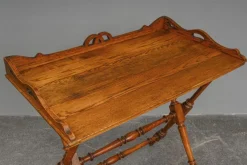 Tabletttisch aus Eiche aus dem späten 19. Jh